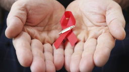 Přelom v prevenci HIV: Vědci hlásí úspěch s injekcí i vakcínou