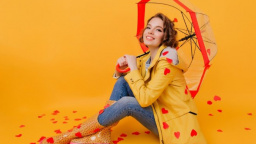 Stylově i v letním dešti? Tyhle módní triky zná jen málokdo – a nestojí majlant