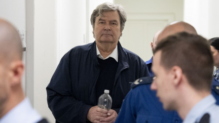 Advokát Jansta obviněný v kauze motolské nemocnice opustil díky 15 milionové kauci vazbu