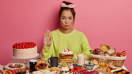 Proč při smutku saháme po jídle: Jak z toho ven, než bude pozdě?