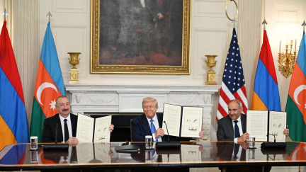 Lídři Arménie a Ázerbájdžánu v Bílém domě podepsali mírovou dohodu