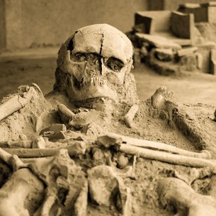 Archeologové v šoku: Našli hrobku dávných válečníků, která skrývala víc, než jen kostry