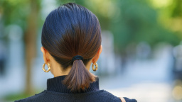 Culík i pro krátké vlasy? Ano! 7 nápadů, které promění svázané kadeře ve stylovou ozdobu