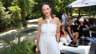 Nádherná Tereza Kostková opět okouzlila: Tyhle modely od české návrhářky vám vezmou dech!
