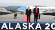 Trump a Putin odjeli z letiště na jednání spolu jedním vozem, všímají si média