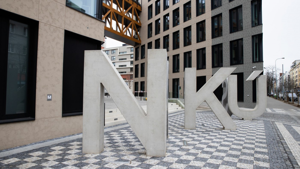 NKÚ: Fakultní nemocnice místo rekonstrukcí provozů nakoupily techniku