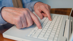 Umělá inteligence jako svůdkyně: důchodce se kvůli ní chtěl rozvést