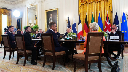 Trump a Zelenskyj vedou v Bílém domě další jednání s evropskými lídry