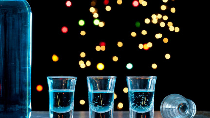 Varování pro cestovatele: jak levný alkohol mění dovolenou v tragédii