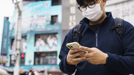 Město chystá radikální krok. Povolí lidem jen dvě hodiny telefonu denně