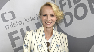 V šatech ji známe všichni, ale v kalhotách? Jana Plodková ukázala nový level elegance!