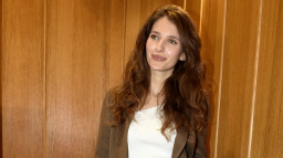 Konečně v pořádku: Sara Sandeva se po dvou měsících vrací na scénu. Co jí bylo?