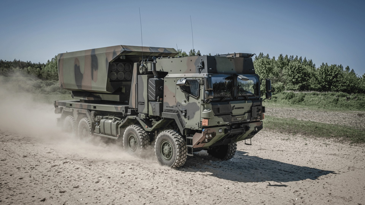 Německá varianta oblíbeného dělostřeleckého systému HIMARS jej překonává na všech frontách