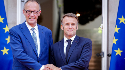 Macron a Merz projednají na společném zasedání vlád hlavně obranu