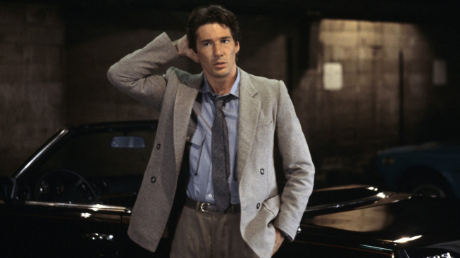 Film American Gigolo - Richardem Gere v saku Armani