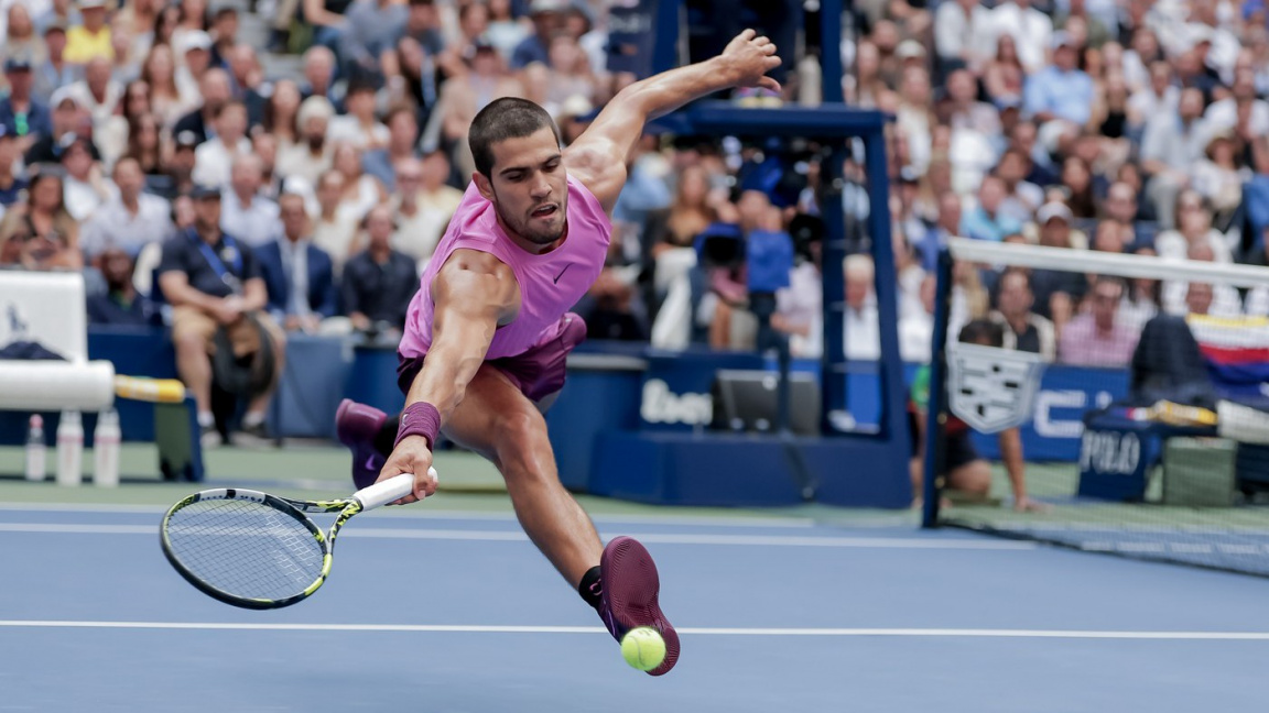 Alcaraz po tenisové bitvě generací vyřadil Djokoviče a míří do finále US Open