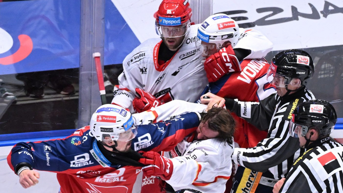 Pardubice daly Hradci pět gólů už v první třetině a ovládly východočeské derby