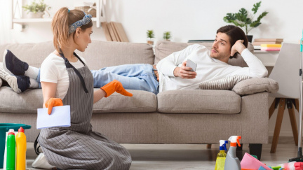 Nová metoda partnerského soužití: Manžel platí tisíce za nesplněné úkoly