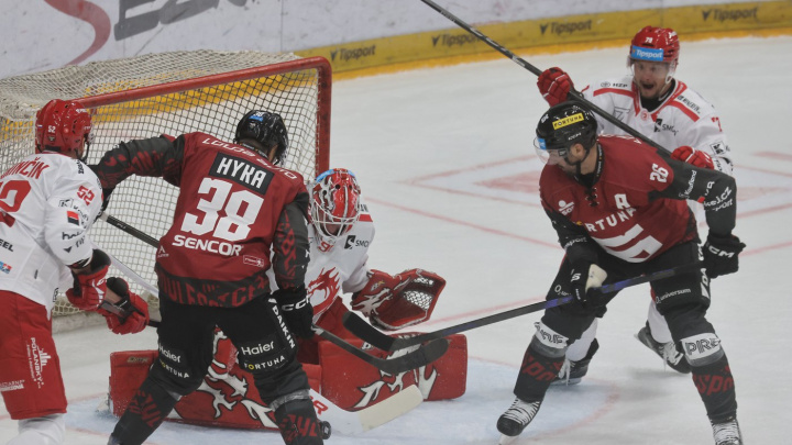 Hokejisté Sparty porazili v repríze čtvrtfinále Třinec 5:2, dva góly dal Řepík