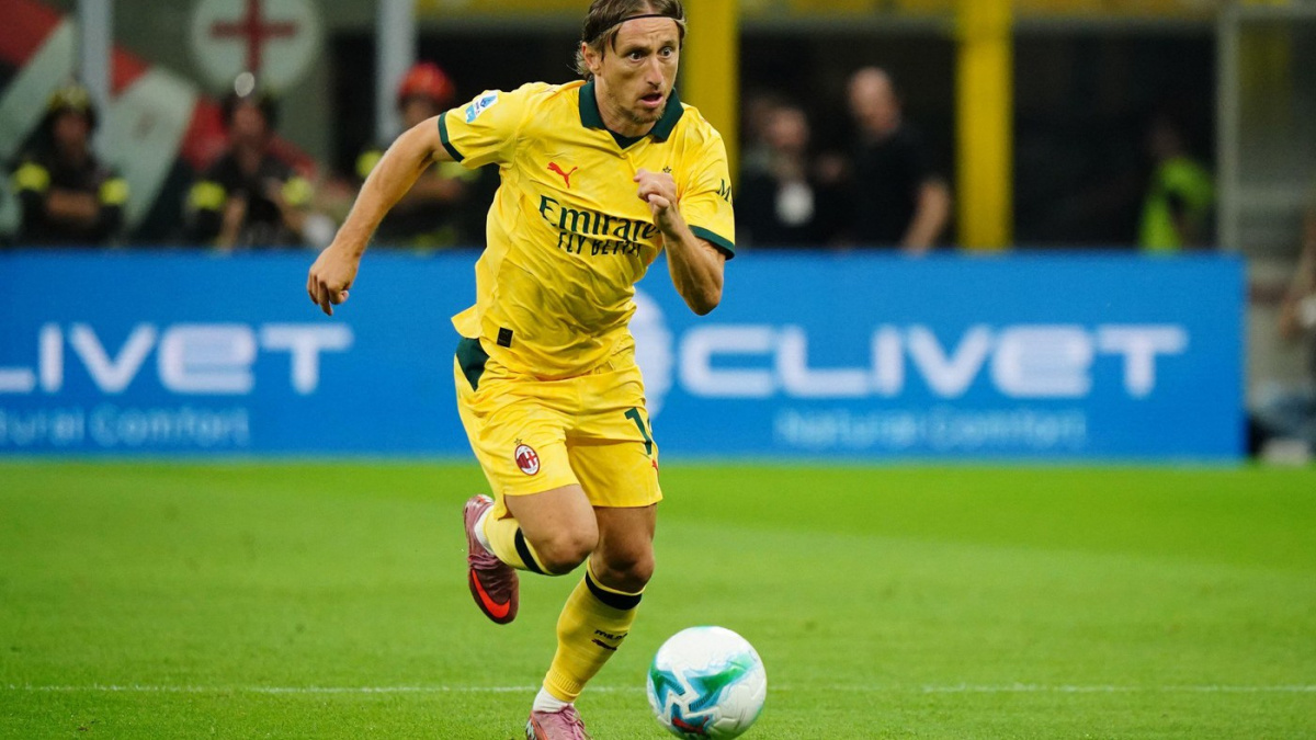 Modrič premiérovým gólem v dresu AC Milán rozhodl o výhře nad Boloňou