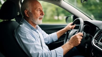 Pojišťovny překvapují: Senioři mohou platit za auto i o třetinu méně