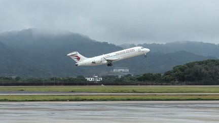 Tragédie na palubě: turista z dovolené zemřel těsně po přistání v Praze