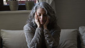 sad-elder-woman-sofa