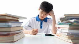 Tlak na děti v Číně je absurdní. Některá se fyzicky hroutí z věcí, které by vás v Čechách nenapadly