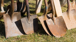 Disciplína jak pro mafiány. Soutěž v Maďarsku vyžaduje zacházení s lopatou...