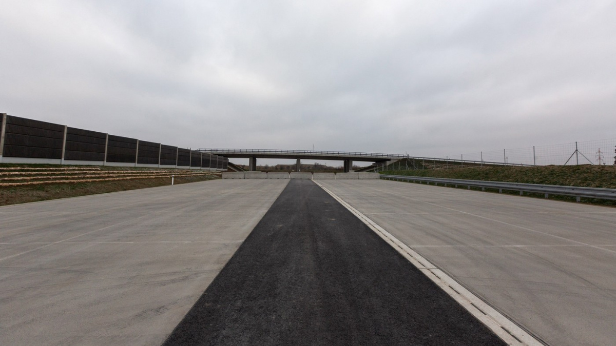 Sabotéři poškozují stavbu dálničního mostu na dokončovaném úseku D1 u Přerova