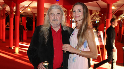 Je to gurmán! Ringo Čech si vyrazil s mladičkou kráskou: "Našel jsem ji u odpadků"