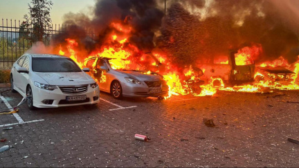 Stovky ruských dronů a střel útočily na Ukrajiny, tři lidi zabily, uvedl Kyjev
