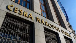 Banky plavou v penězích: Za půl roku vydělaly přes 67 miliard! Kdo nejvíc kasíroval?