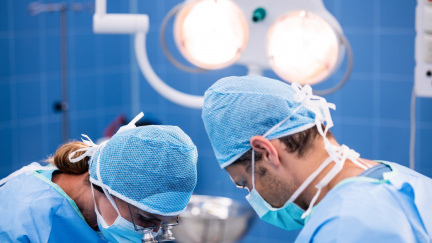 Prohlásili ho za mrtvého. Při odběru orgánů se ovšem probudil