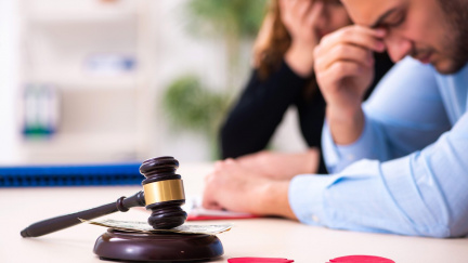 Milující novomanželé se rozhodli po roce rozvést: Důvod je bizarní