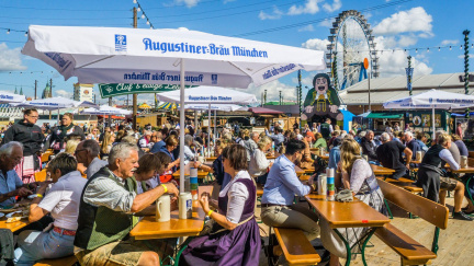 Mnichovský pivní festival neotevřel kvůli bombové výhrůžce, souvisí s požárem
