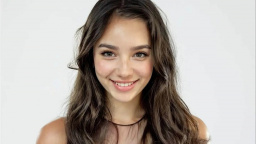 Hollywood okouzlila nová, krásná herečka. Má jednu zvláštnost, je to umělá inteligence a ty živé ji nesnáší