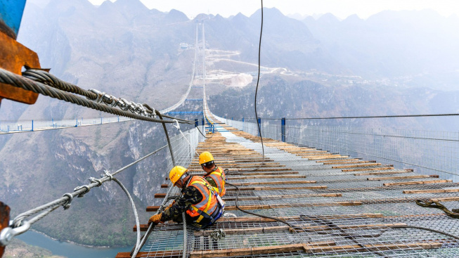 Huajiang Grand Canyon Bridge