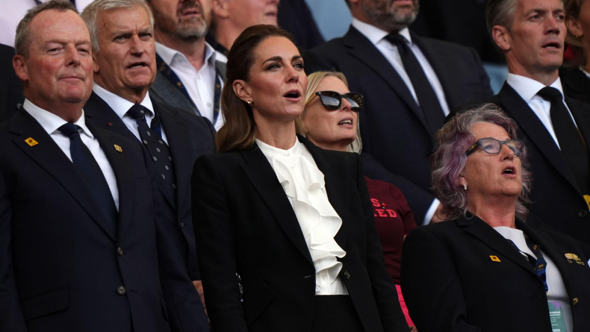 Máte ji schovanou ve skříni? Kate Middleton z ní opět udělala módní hit a za chvíli ji budou chtít všichni!