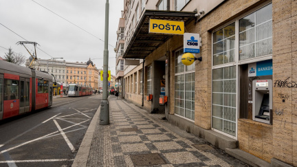 Česká pošta přestala od října vyřizovat žádosti o většinu dávek