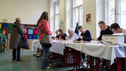 Účast voličů první den voleb byla místy vyšší než 50 procent