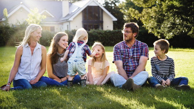 family-generations-parenting-togetherness-relaxation-concept (2)