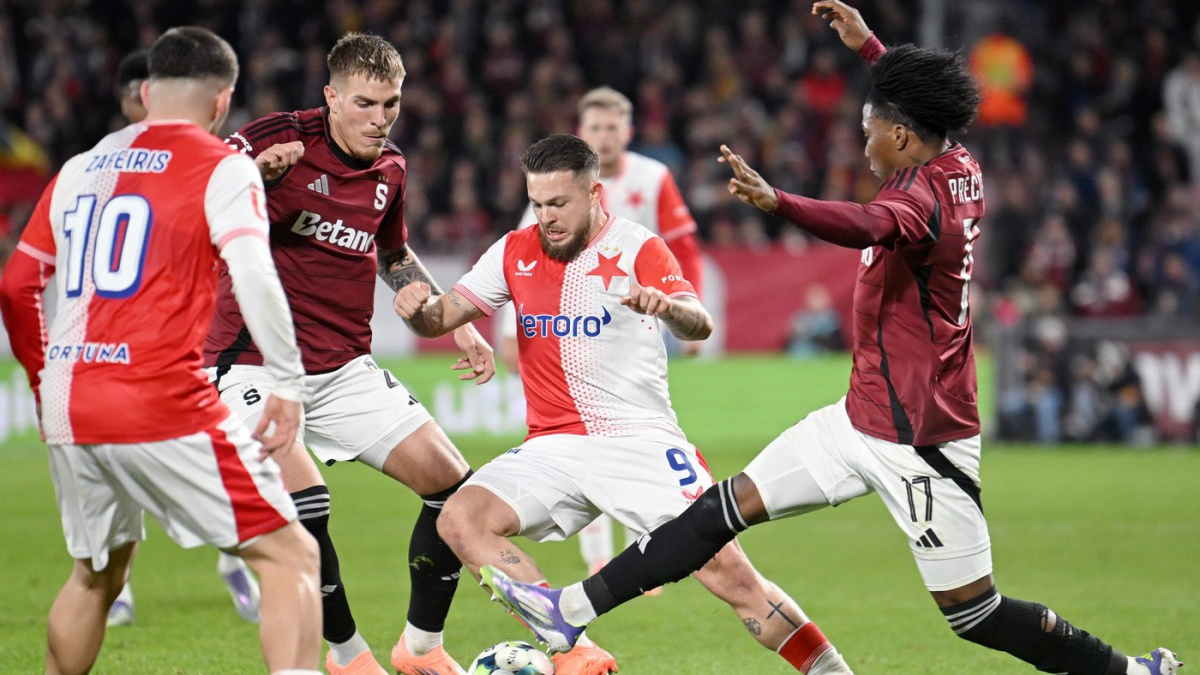 Sparťan Vydra měl v derby dostat červenou kartu, uvedla komise rozhodčích