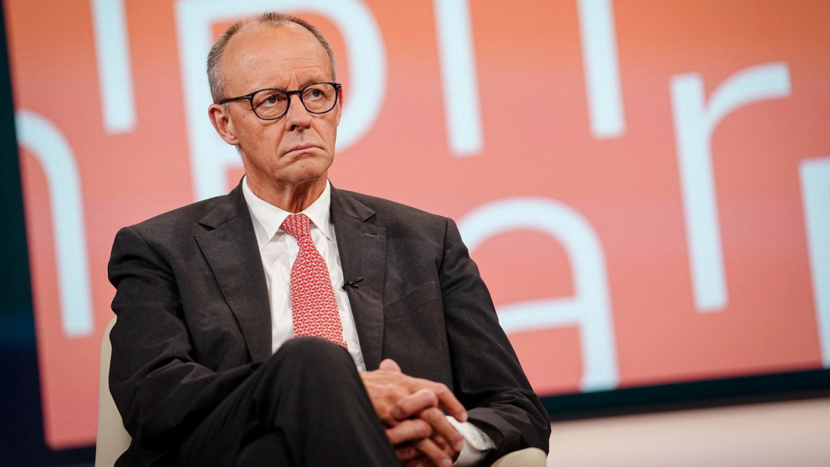 Merz chce, aby EU upustila od zákazu aut se spalovacími motory od 2035