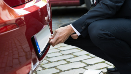 Šílenství kolem "luxusních" poznávacích značek. Cena za tuhle konkrétní vám vyrazí dech