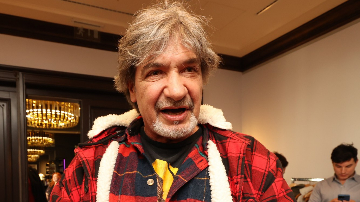 Babica zase v průšvihu? Po fotbale v zahraničí skončil v policejním autě