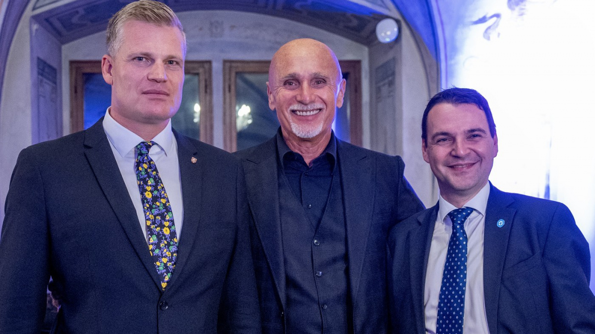 Babiš chce odborníky i za Motoristy, zprávy o Turkových výrocích má za závažné