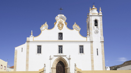 Nevěřte na jeptišky zazděné v kostele, nový nález ukázal celý hřbitov