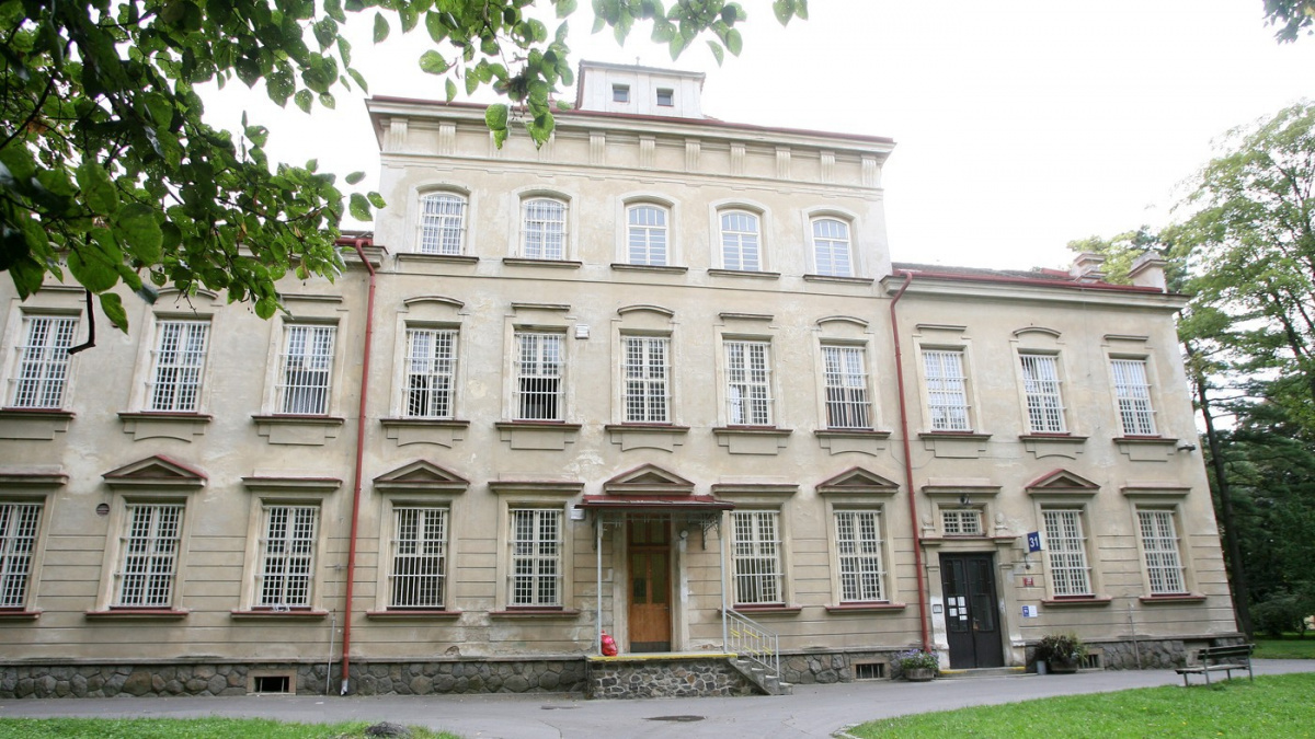 Z vycházky se o víkendu nevrátil do bohnické léčebny nebezpečný pacient. Starosta Gros žádá vysvětlení.