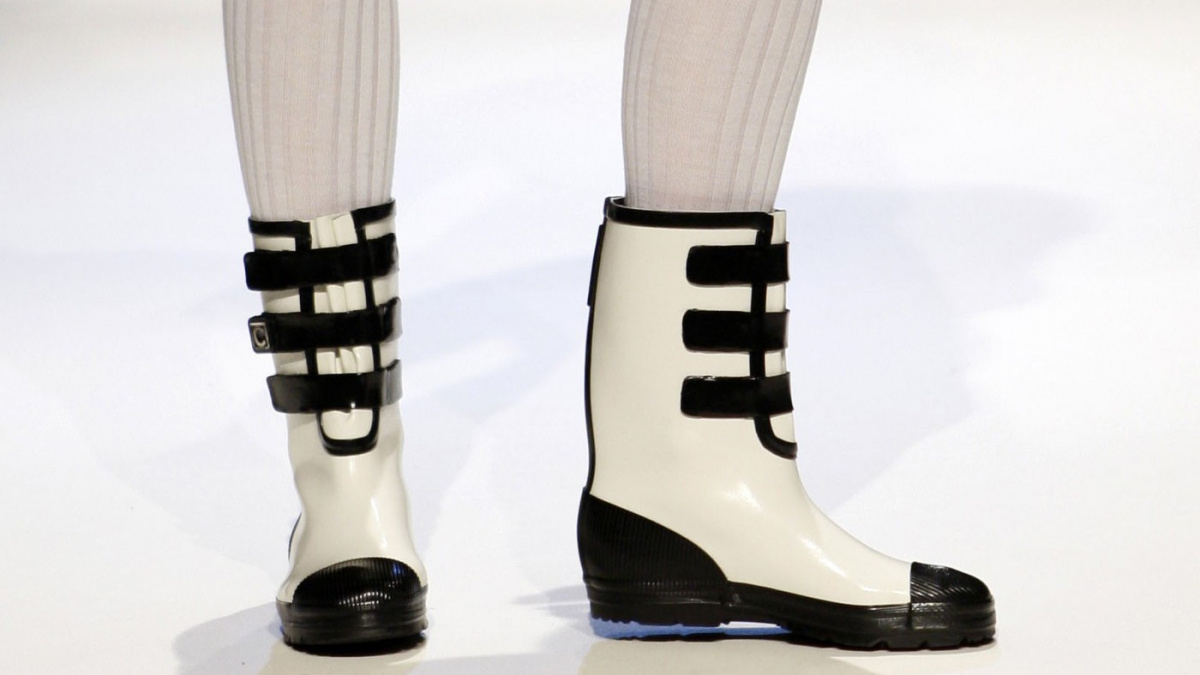 Nevíte, jaké boty zvolit do podzimního deště? Značkové gumáky ovládly sezónu – nosí je i celebrity na červený koberec!